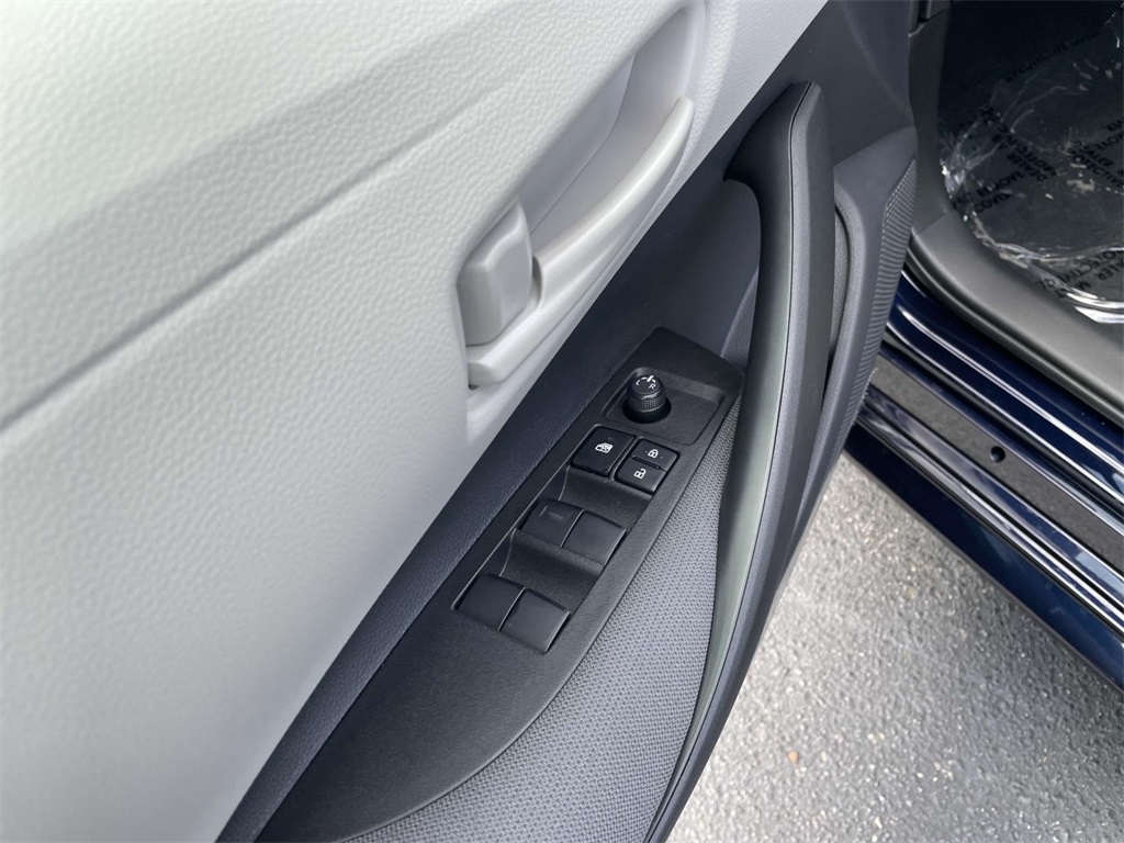 2025 Toyota Corolla LE photo 16