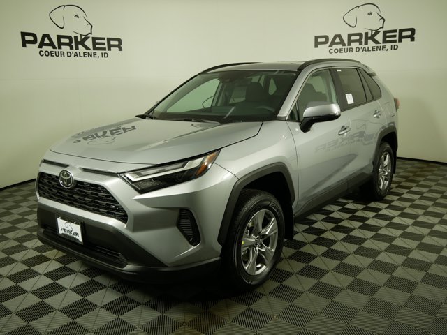 2025 Toyota RAV4 XLE's photo