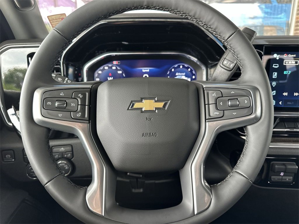 2025 Chevrolet Silverado 1500 LT photo 11