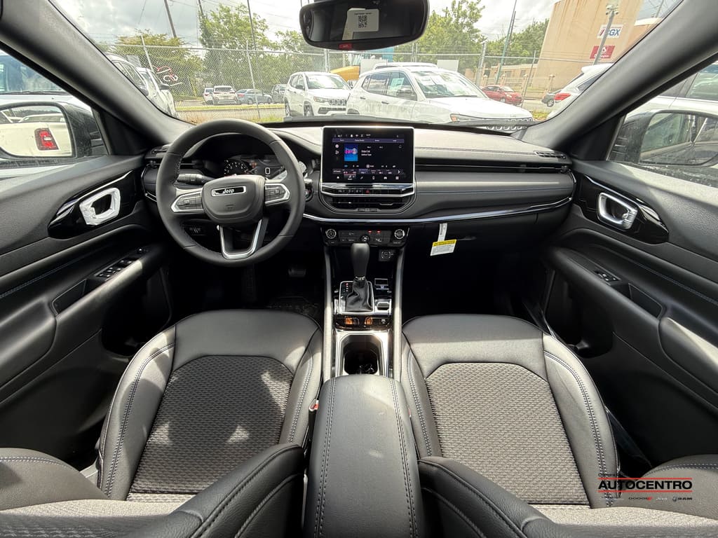 2026 Jeep Compass Latitude photo 3