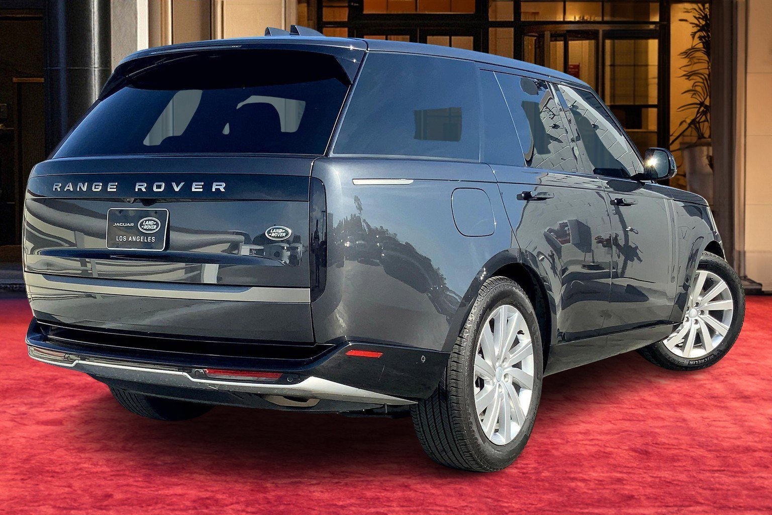 2023 Land Rover Range Rover SE photo 11