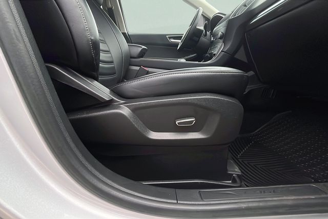 2019 Ford Edge SEL photo 20