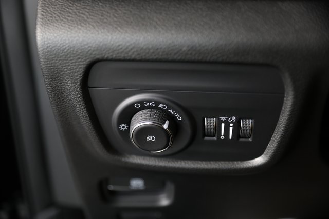 2025 Jeep Grand Cherokee Limited photo 8