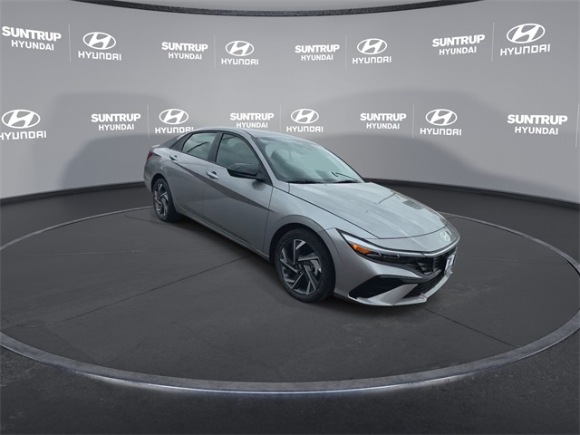 2025 Hyundai Elantra SEL Sport photo 3