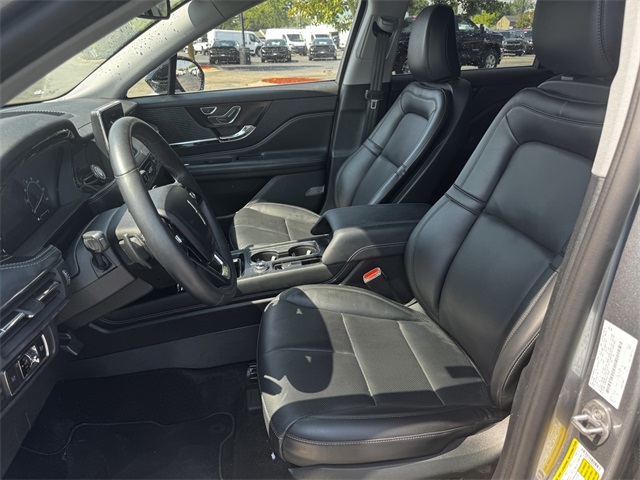 2022 Lincoln Corsair Standard photo 18