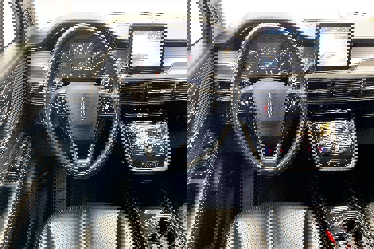 2020 Lincoln Corsair Standard photo 4