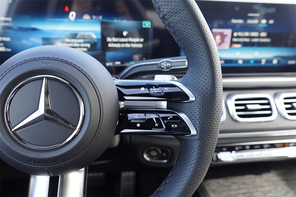 2026 Mercedes Benz GLS 450 4MATIC photo 17