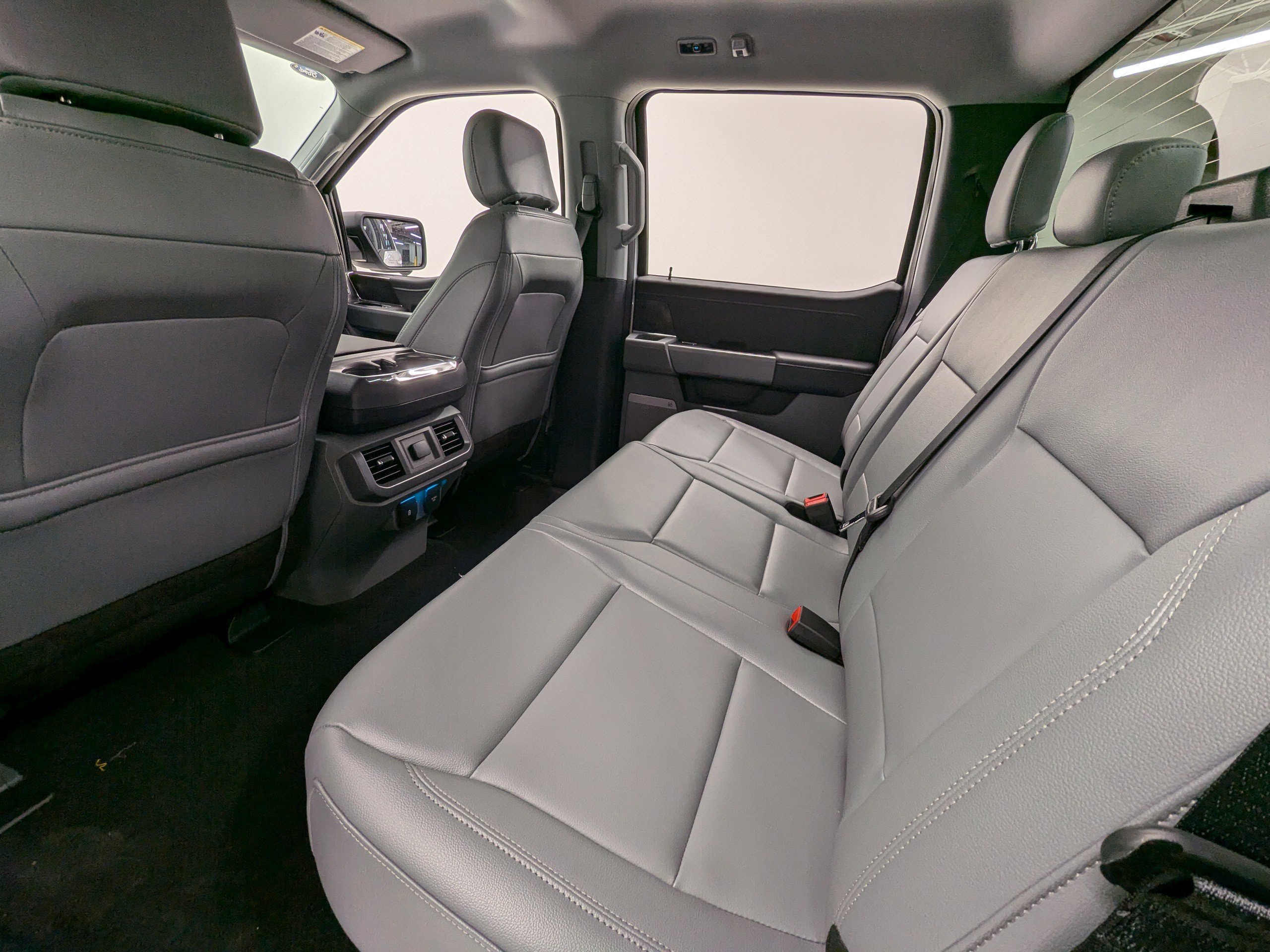 2025 Ford F-150 Lightning photo 13