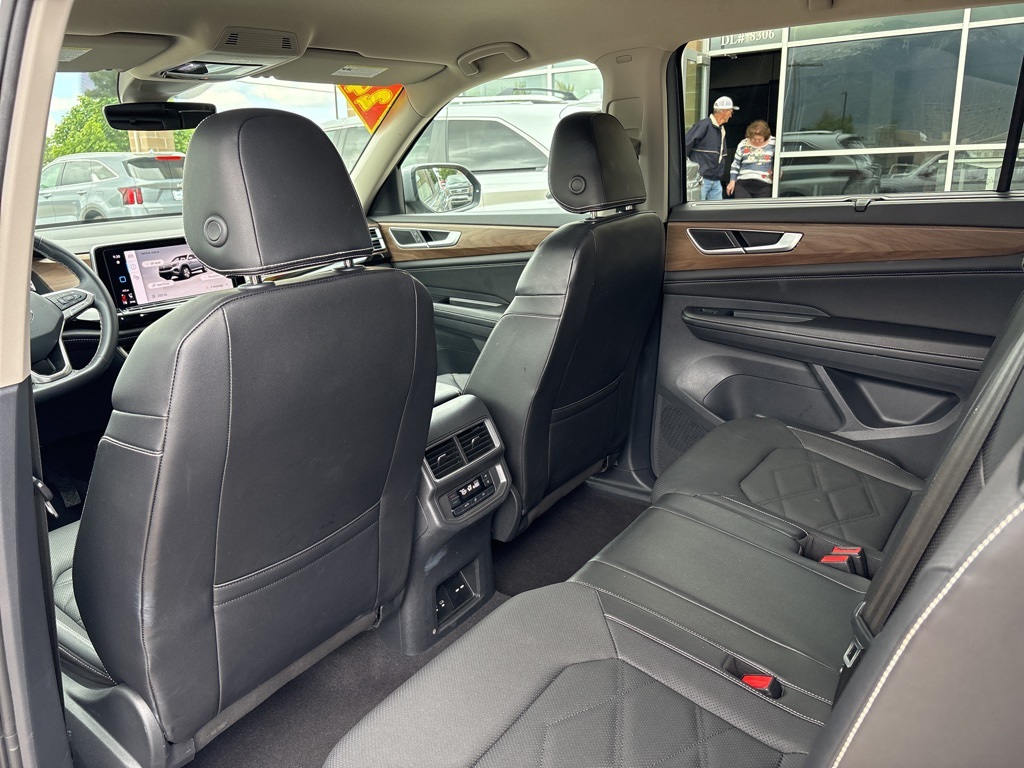2024 Volkswagen Atlas SE Technology photo 17