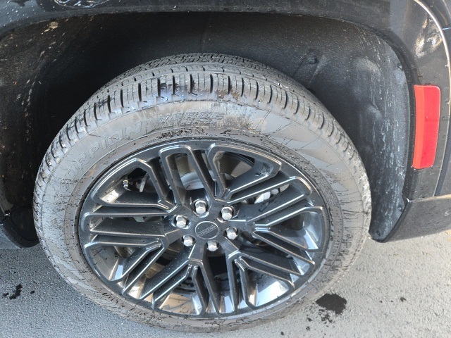 2025 Jeep Wagoneer Series II Carbide photo 4