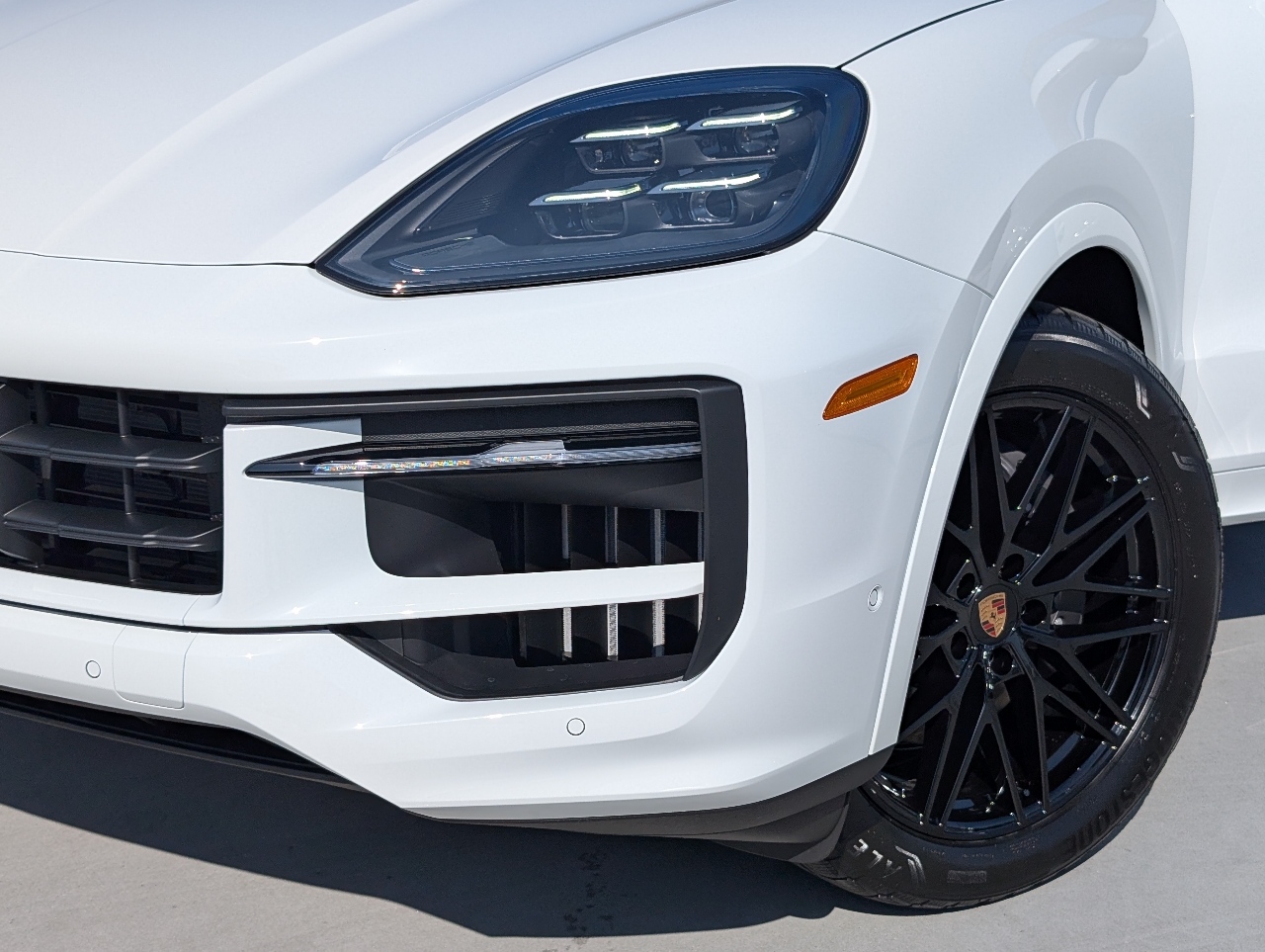 2025 Porsche Cayenne photo 10