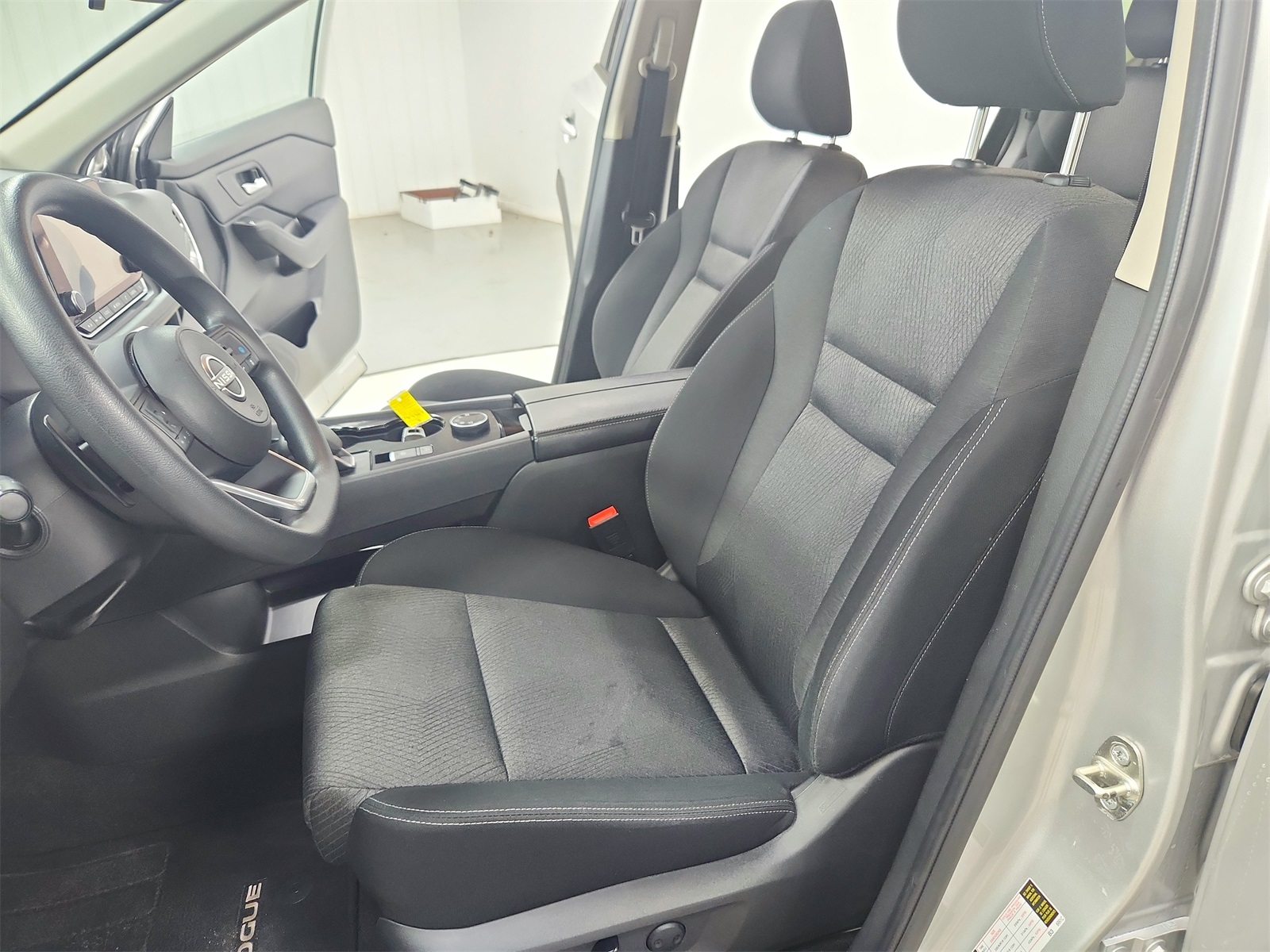2024 Nissan Rogue SV photo 17