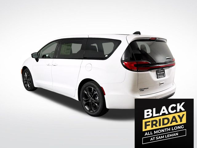 2026 Chrysler Pacifica photo 4