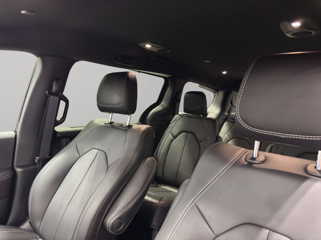 2026 Chrysler Pacifica photo 3