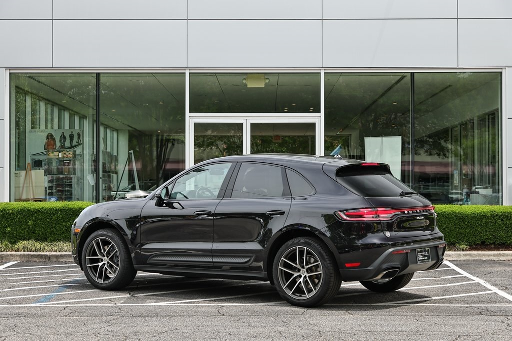 2025 Porsche Macan T photo 3