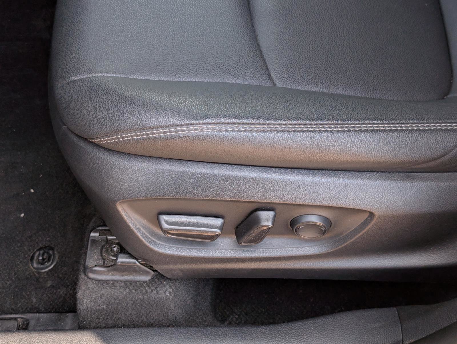 2022 Toyota Corolla Cross XLE photo 27