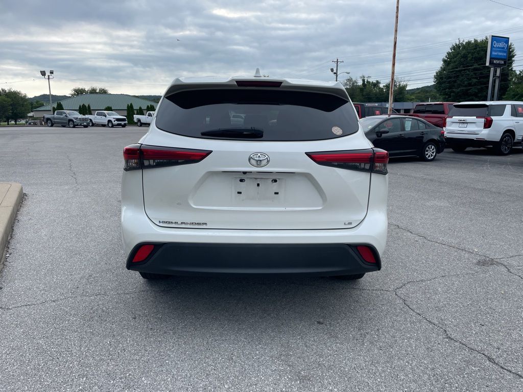 Used 2021 White Toyota LE image 7