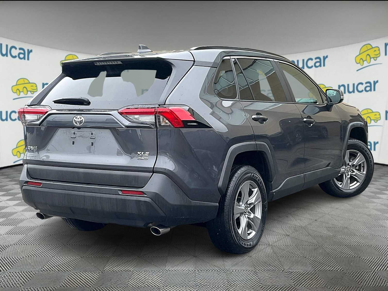 2024 Toyota RAV4 XLE photo 6
