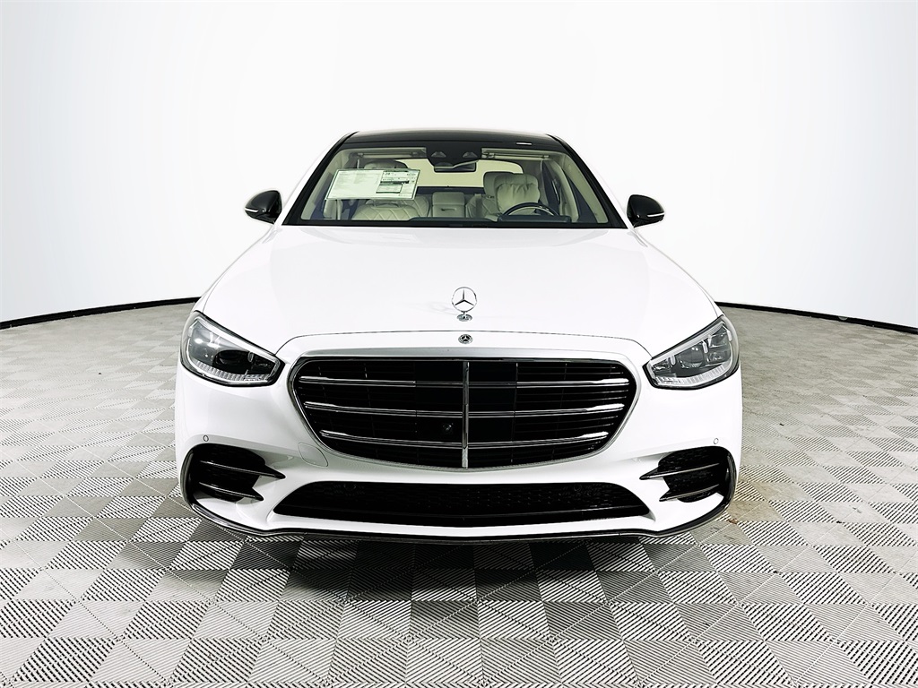 2025 Mercedes Benz S 580 4MATIC photo 2