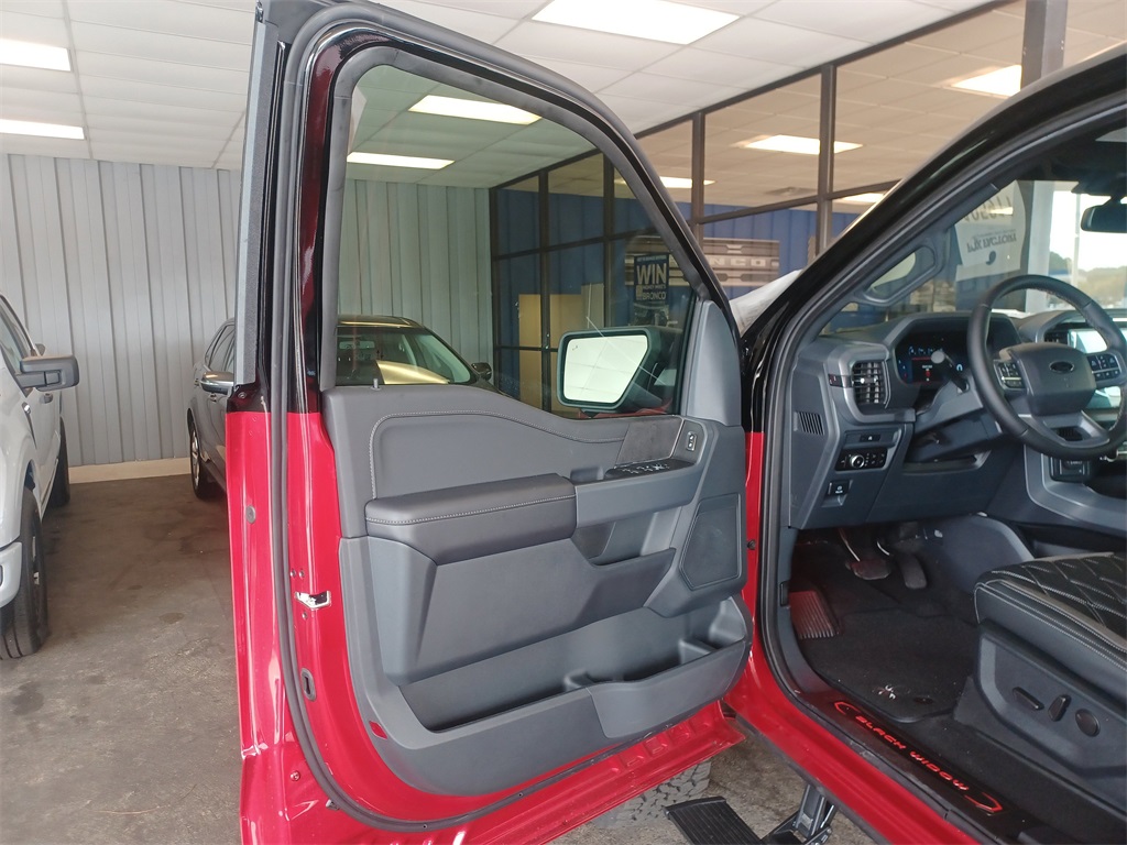 2025 Ford F-150 XLT photo 13