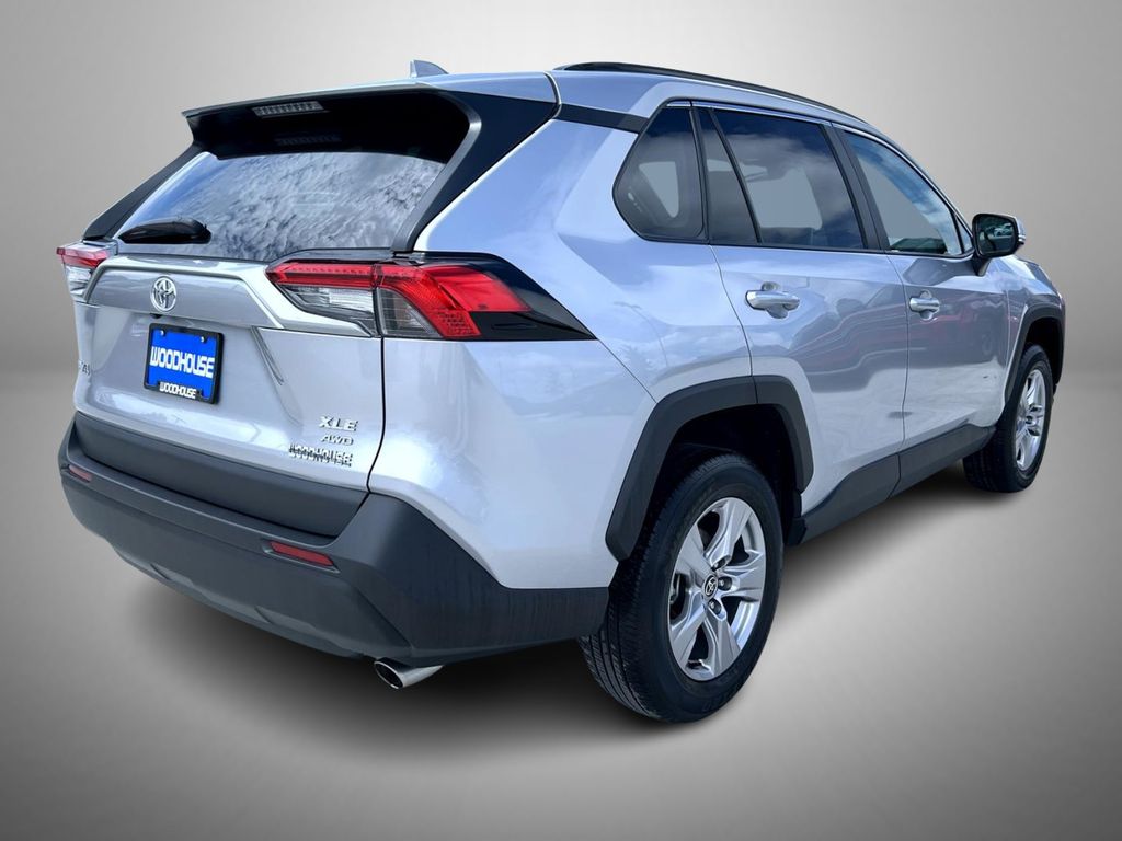 2023 Toyota RAV4 XLE photo 5
