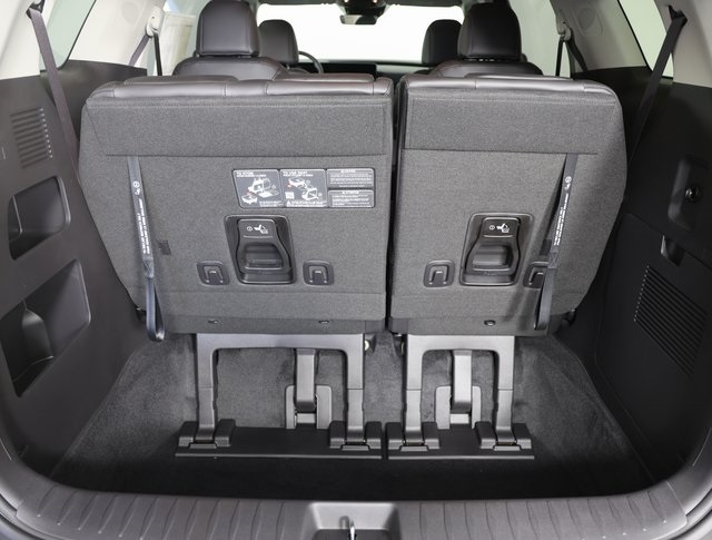 2026 Kia Carnival LXS photo 7