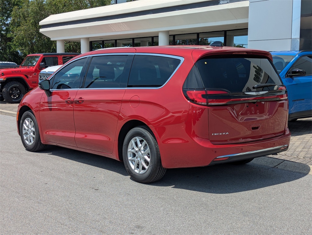 2026 Chrysler Pacifica photo 6