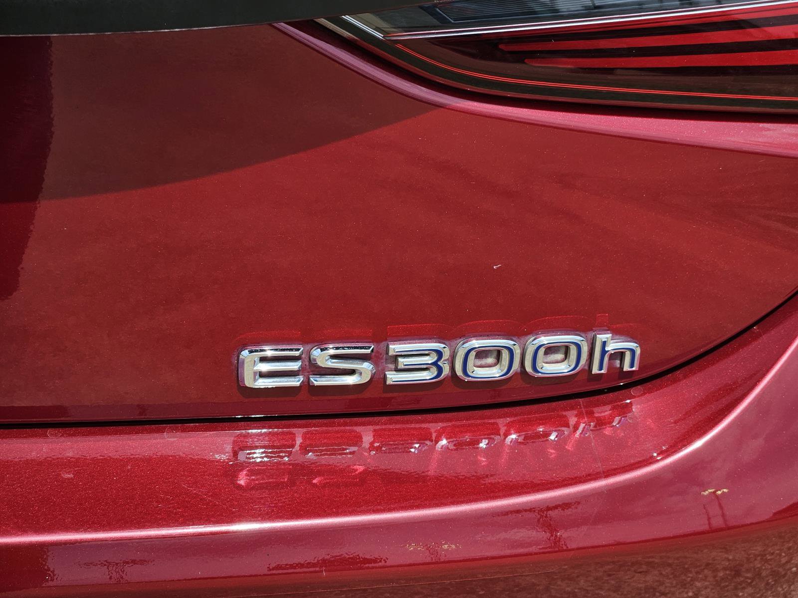 2022 Lexus ES 300h photo 7