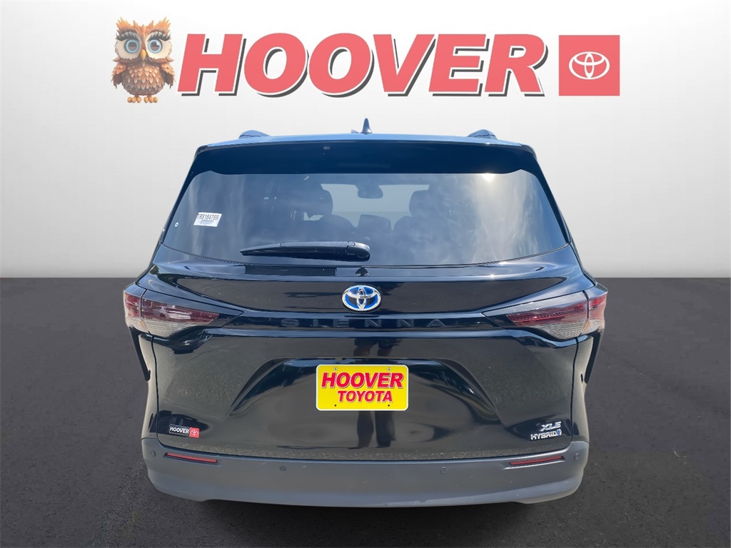 2024 Toyota Sienna XLE photo 3