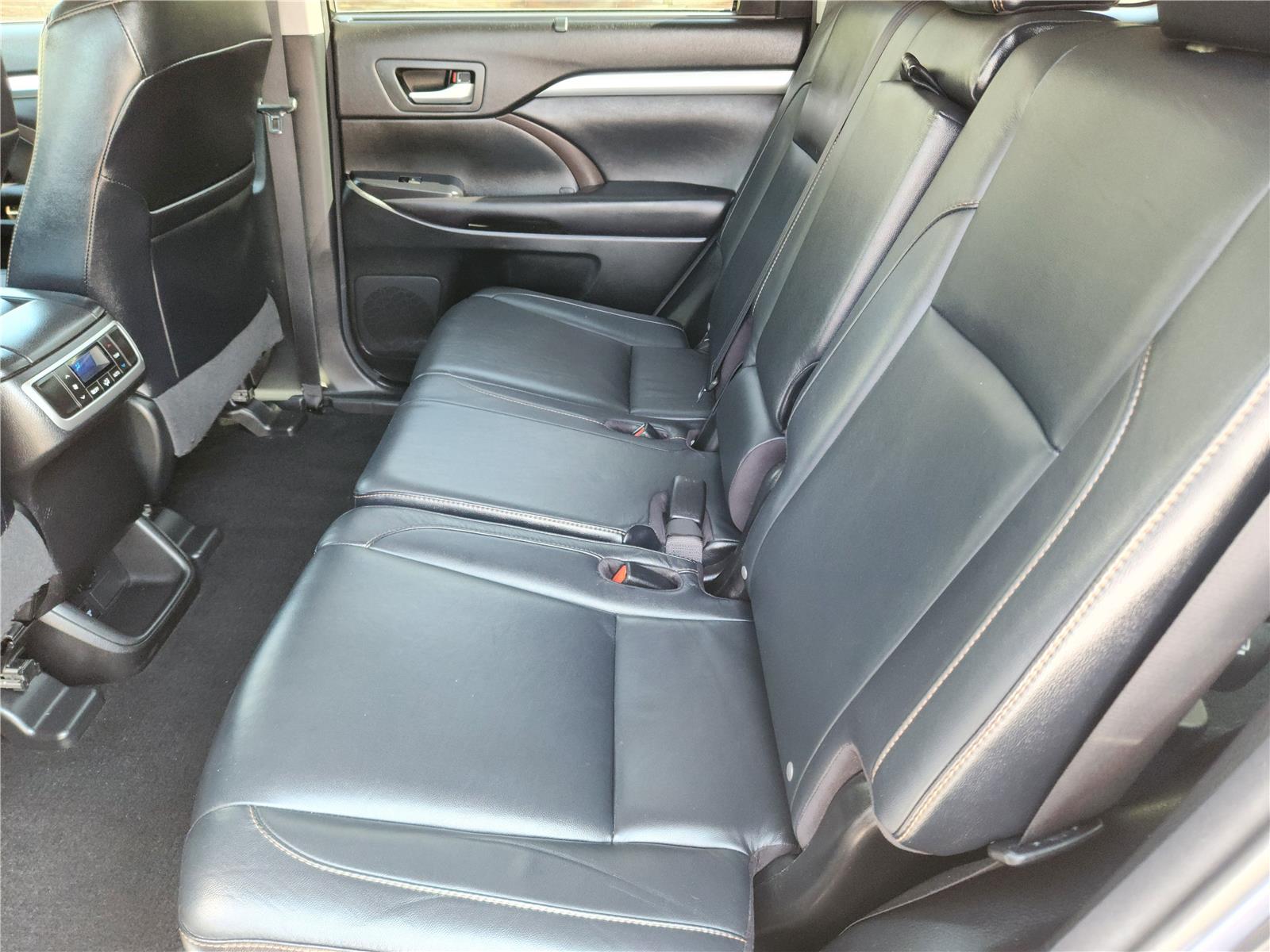 2016 Toyota Highlander Base Hybrid photo 10