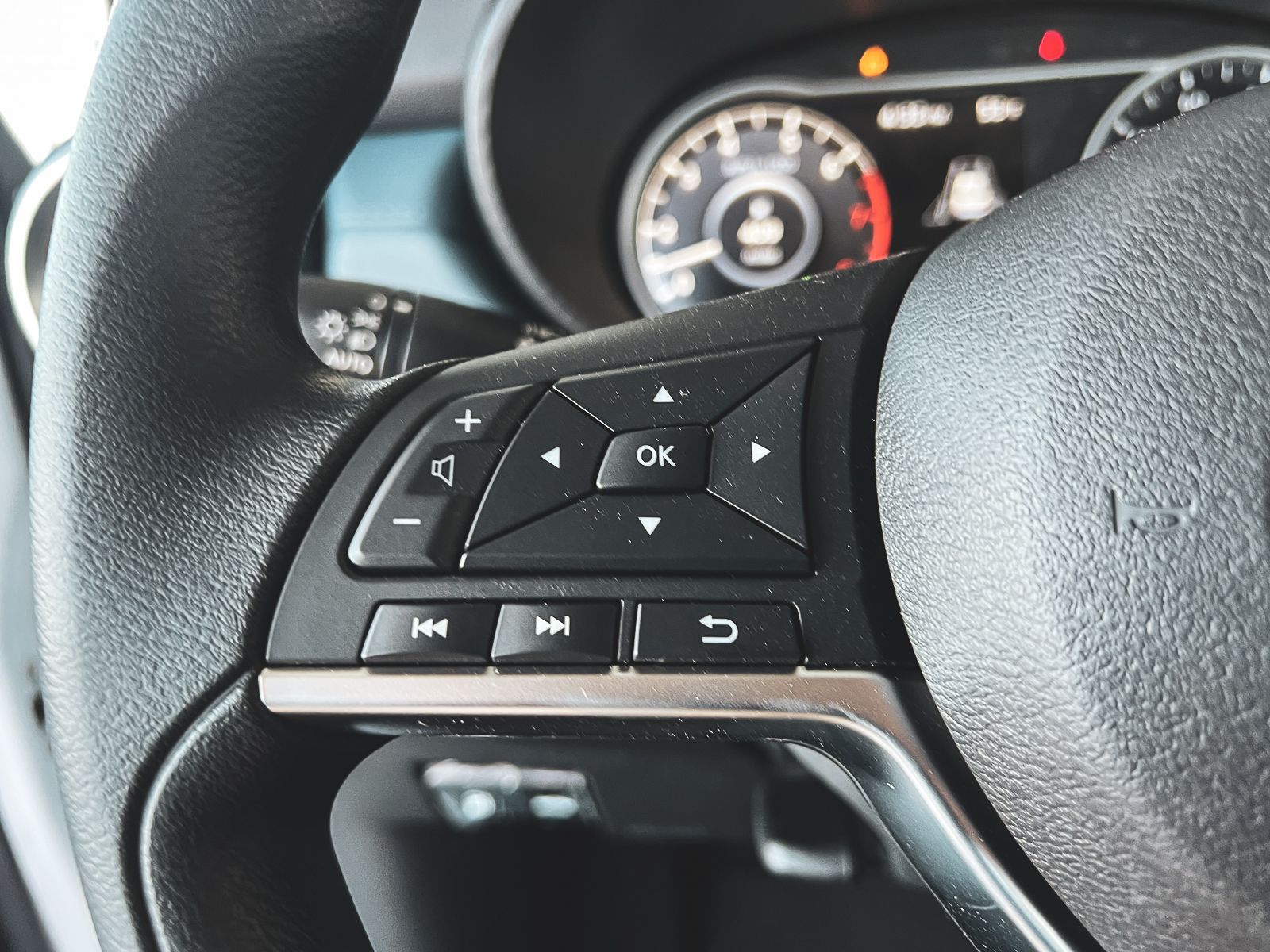 2025 Nissan Versa 1.6 SV photo 19