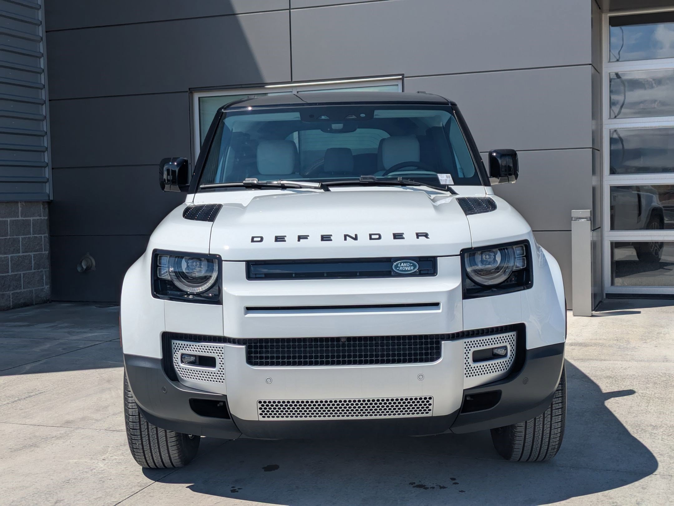 2025 Land Rover Defender 110 S photo 2