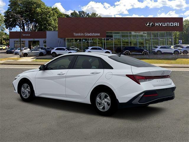 2026 Hyundai Elantra SE photo 4
