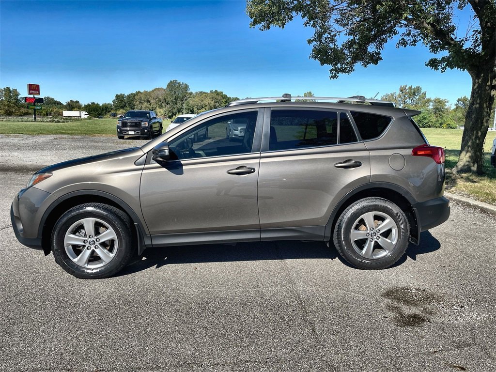2015 Toyota RAV4 XLE photo 4