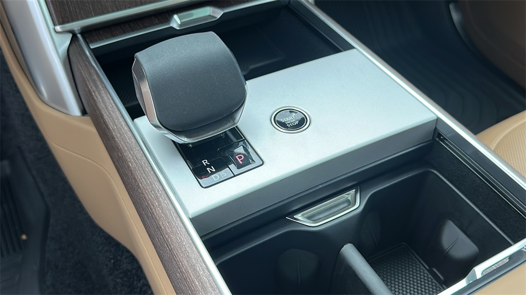 2025 Land Rover Range Rover SE photo 19