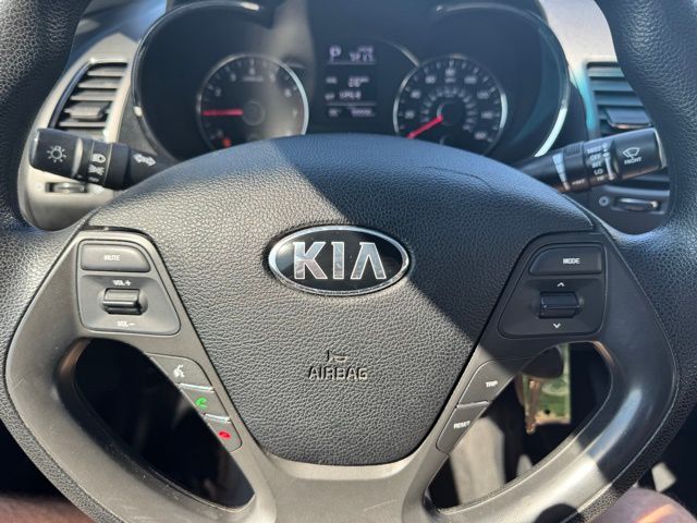 2017 Kia Forte LX Base photo 17