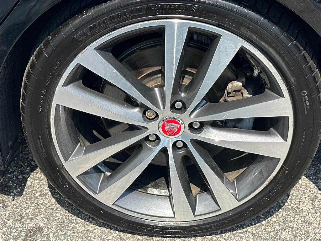 2020 Jaguar XE S photo 12