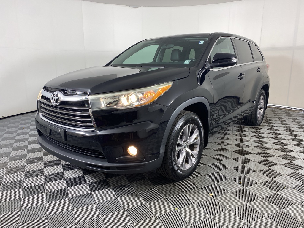2016 Toyota Highlander LE Plus photo 3