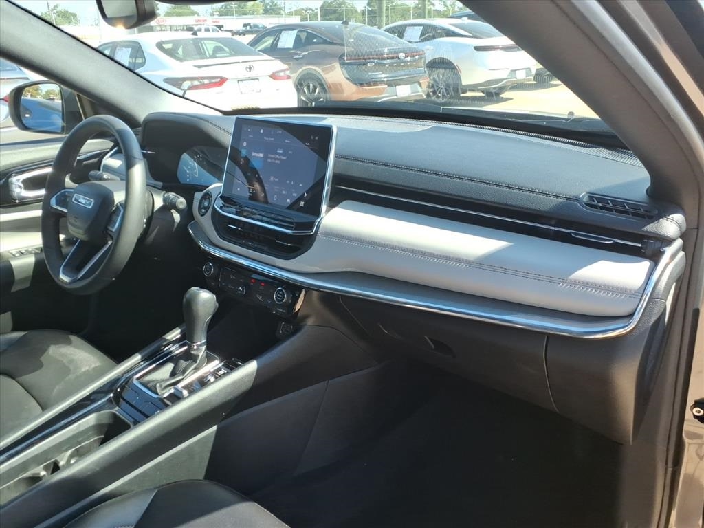 2024 Jeep Compass Limited photo 3