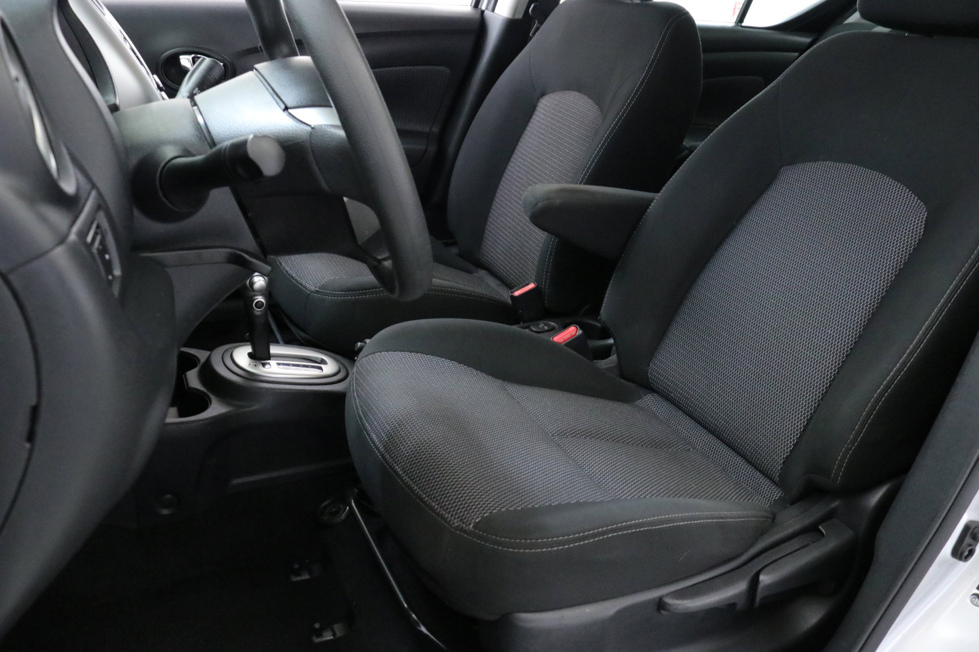 2017 Nissan Versa Sedan SV photo 21