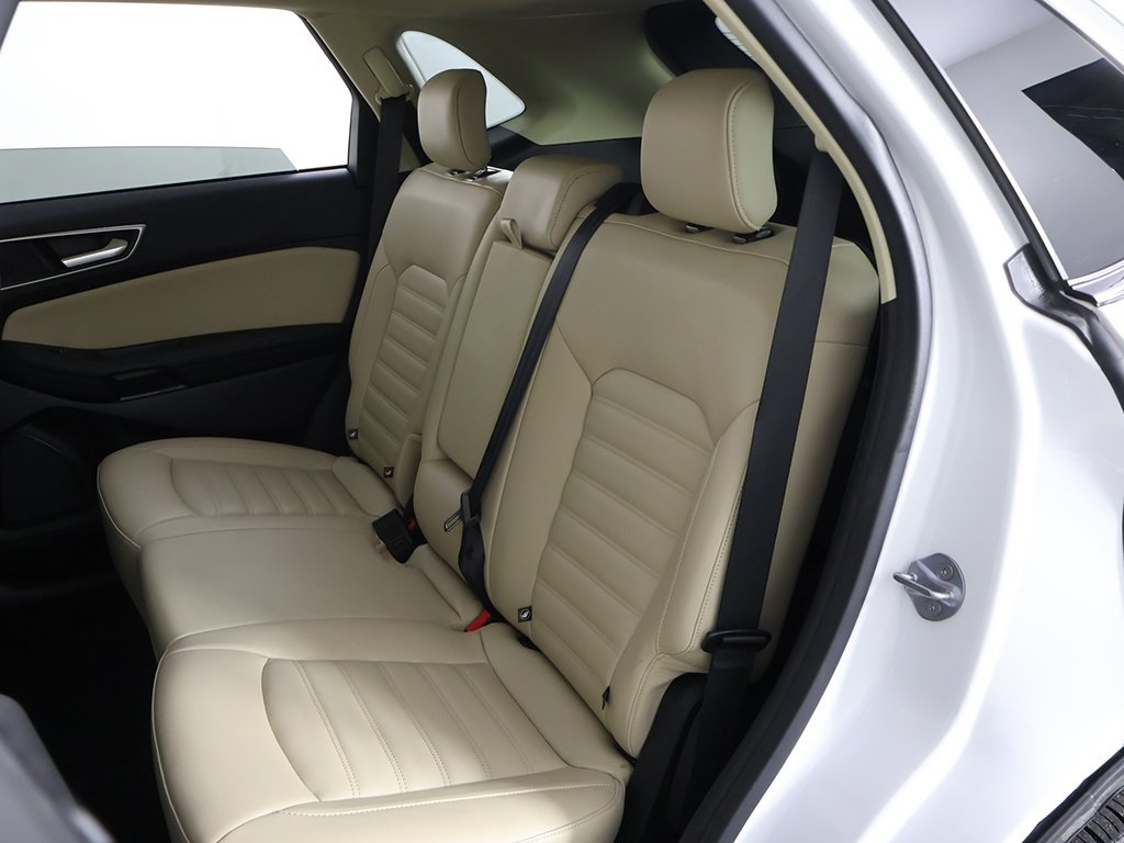 2022 Ford Edge SEL photo 28