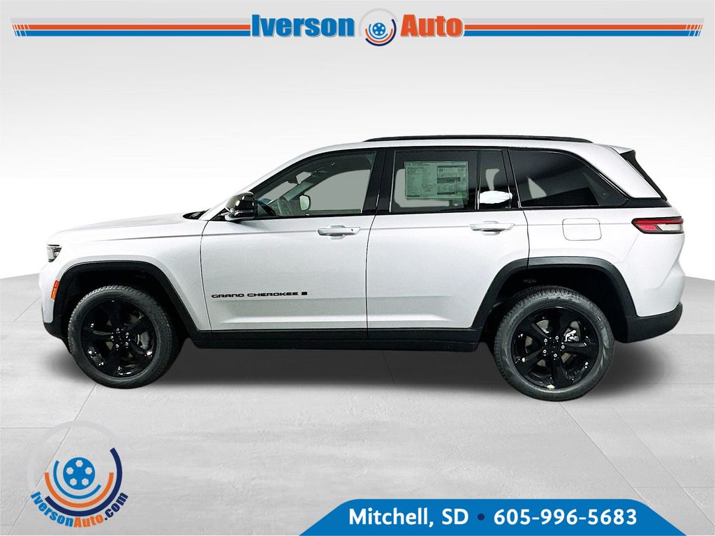 2025 Jeep Grand Cherokee Limited photo 3
