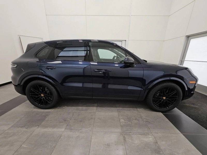 2025 Porsche Cayenne Base photo 9