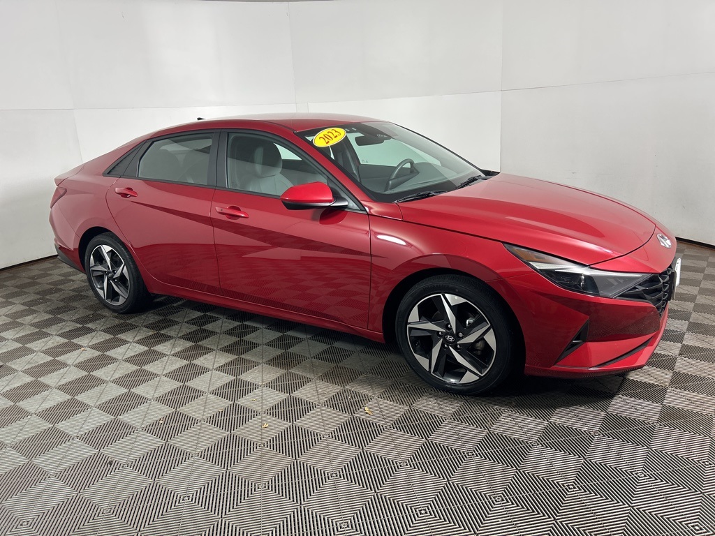 2023 Hyundai Elantra SEL photo 6
