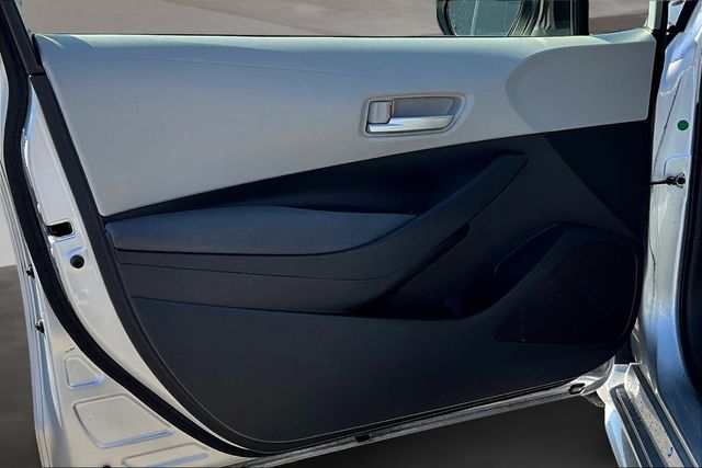 2021 Toyota Corolla LE photo 12