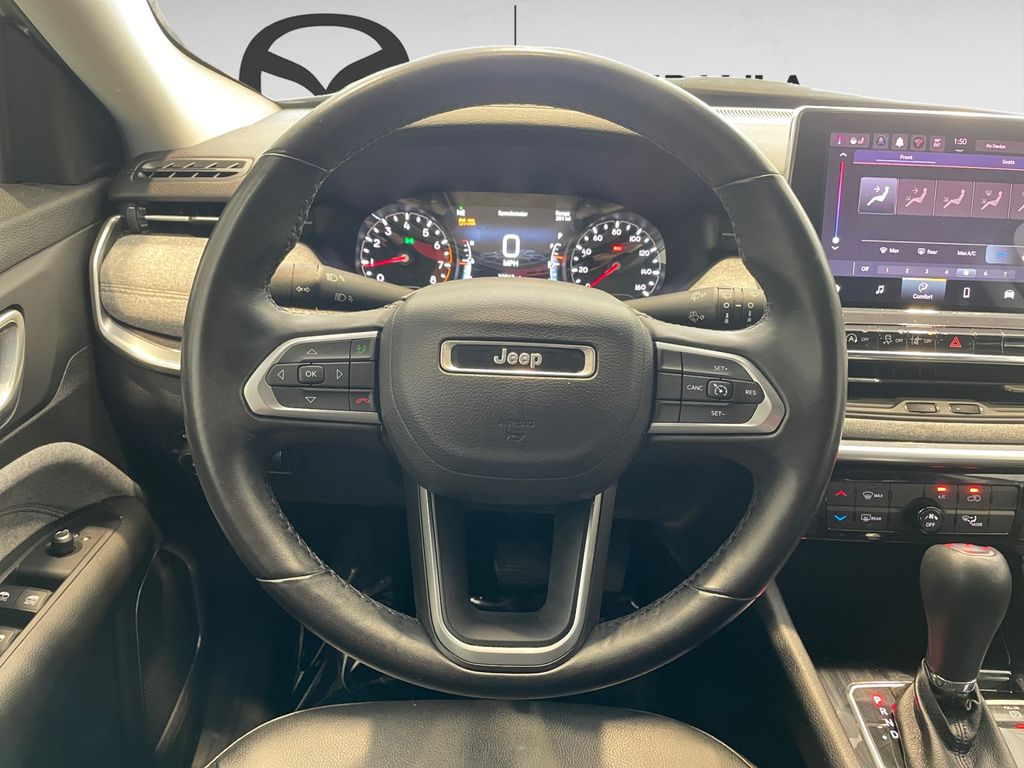 2022 Jeep Compass Latitude Lux photo 12
