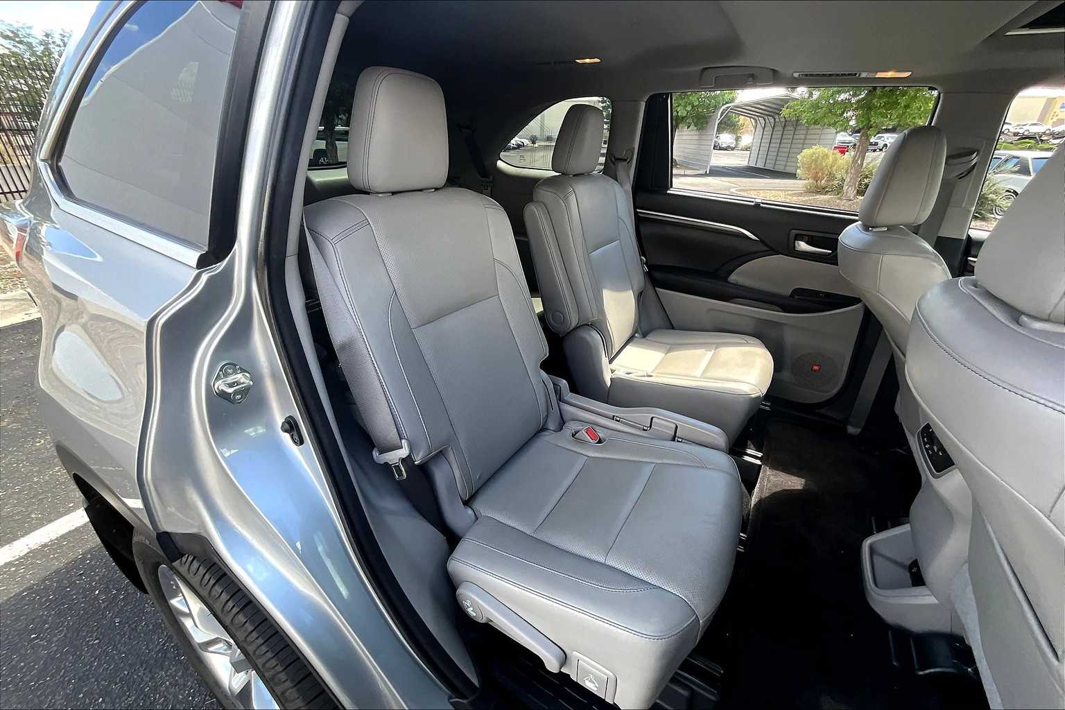 2015 Toyota Highlander Limited photo 19