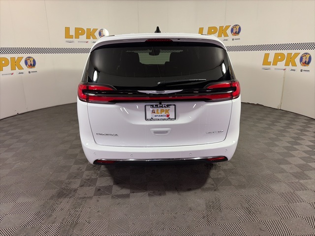 2026 Chrysler Pacifica Limited photo 3