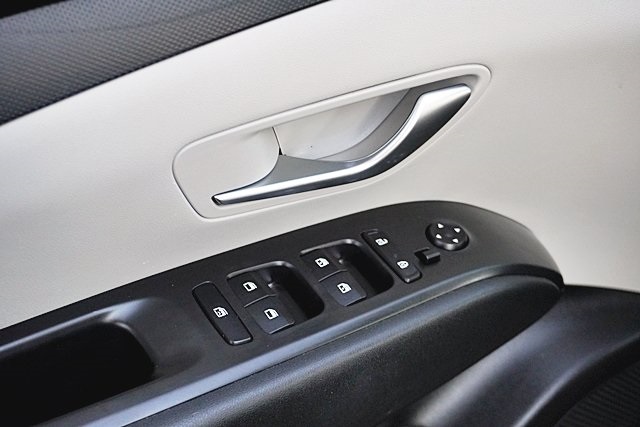 Used 2024 Gray Hyundai SEL image 23