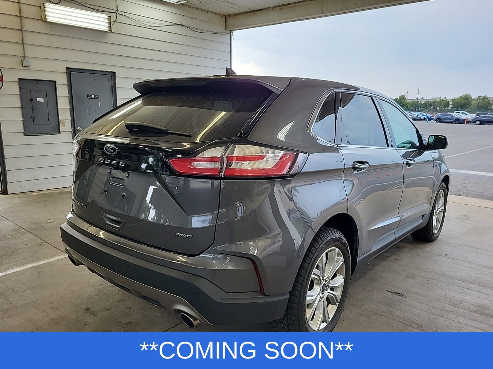 2021 Ford Edge Titanium photo 2